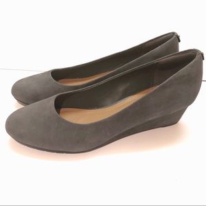 Clark’s Artisan Vendra Bloom Gray Suede Wedges